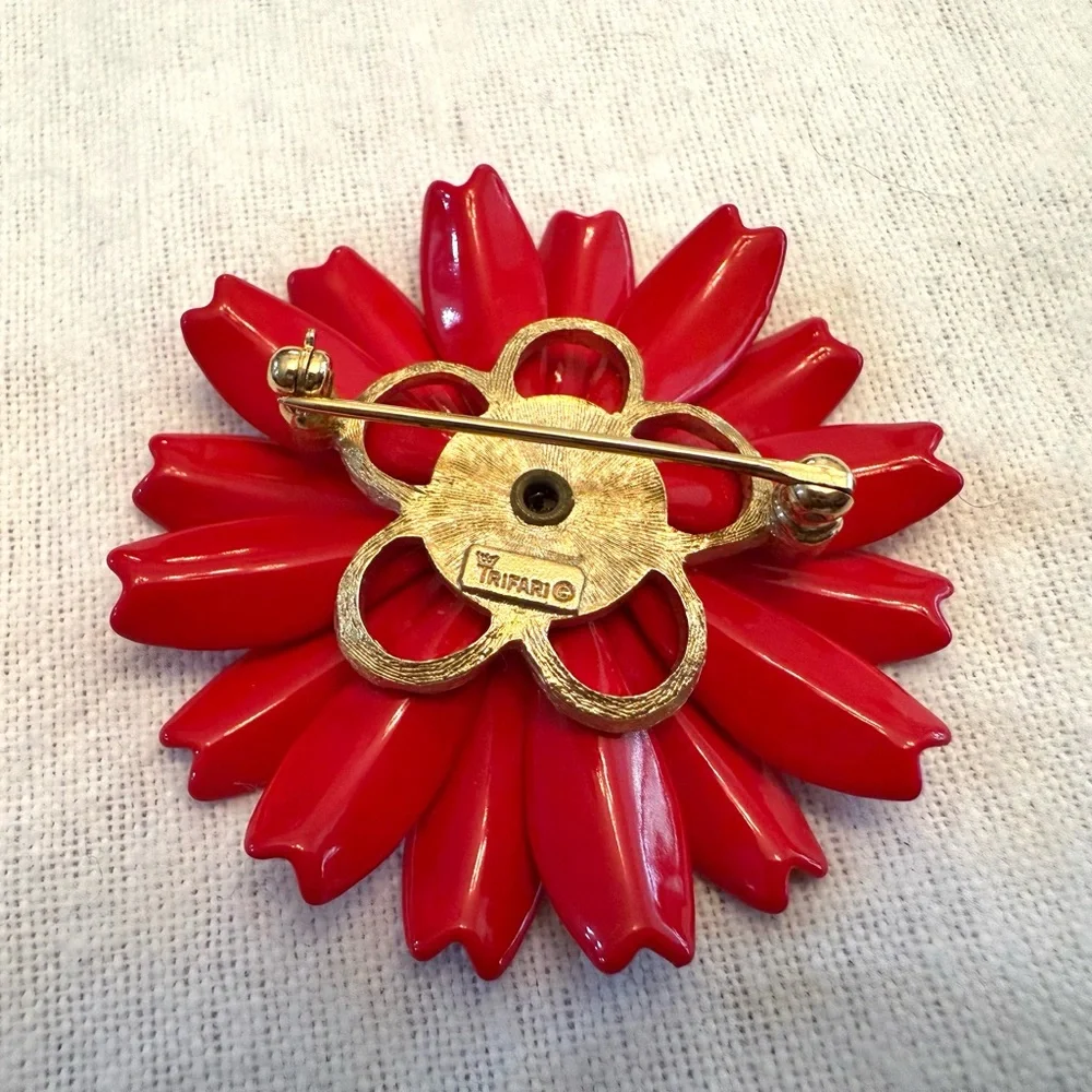 Red Vintage Trifari Floral Statement Brooch - Women Accessories